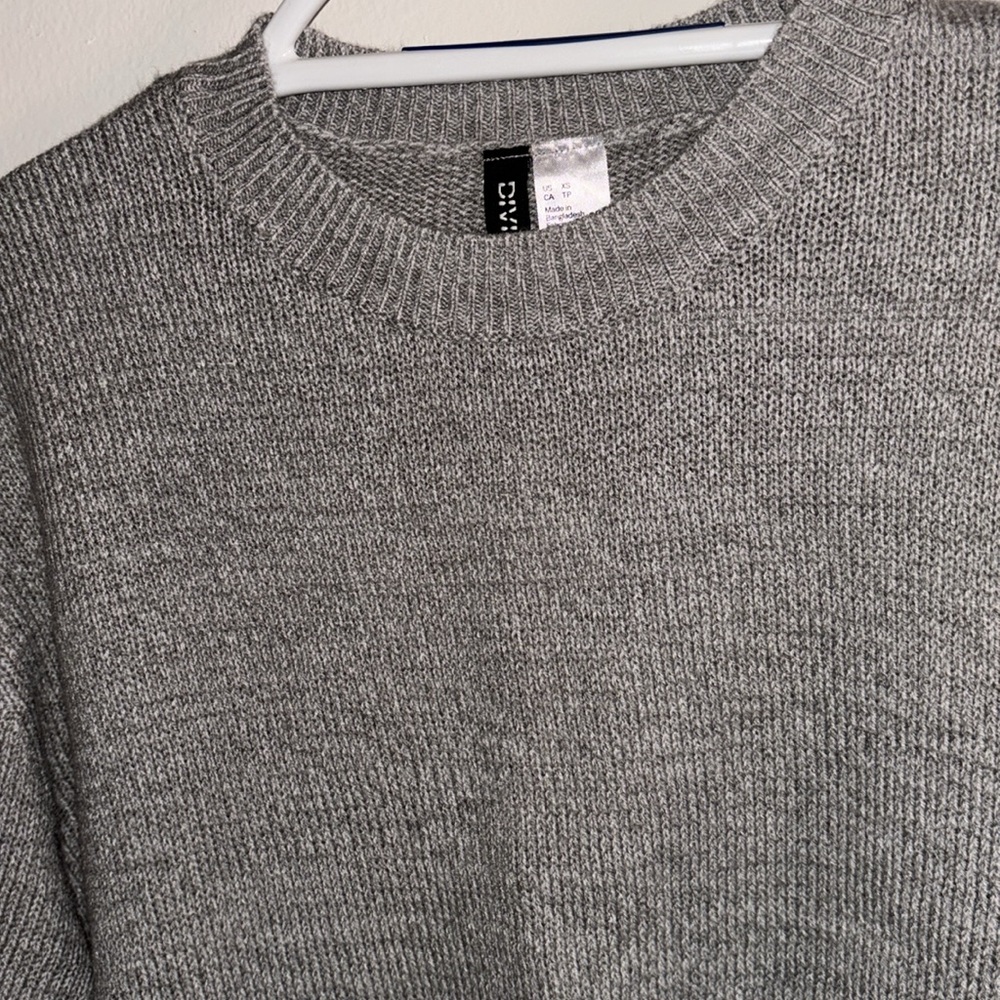 H&M Divided Women’s Cropped Hi-Lo Grey Crewneck Sweater | Size: XS - Picture 2 of 15